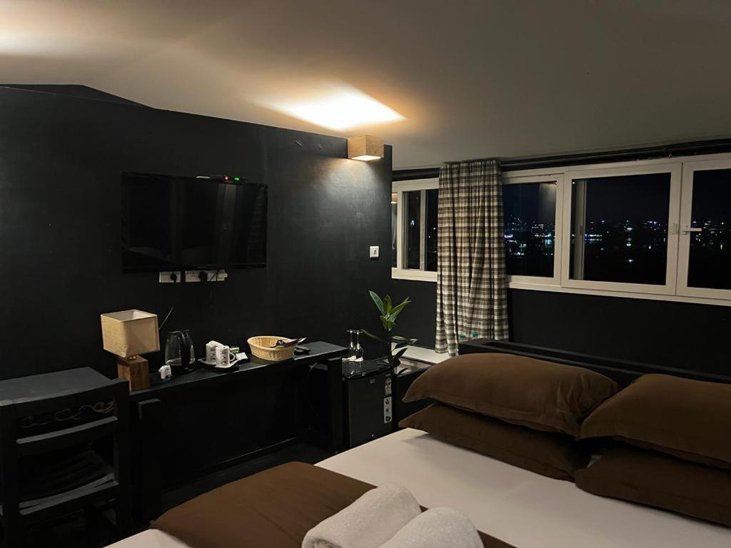 Gusto Accommodation Pokhara Luaran gambar
