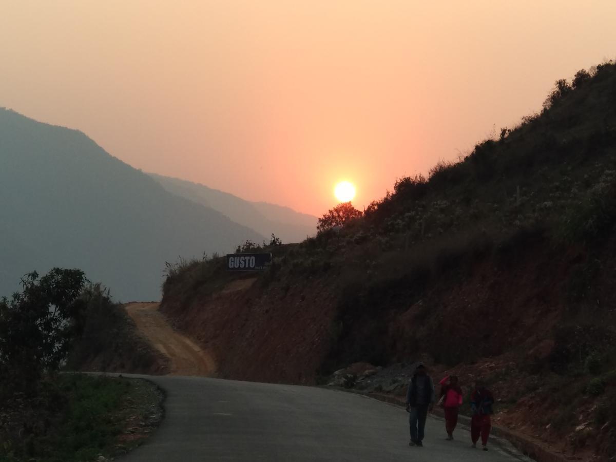 Gusto Accommodation Pokhara Luaran gambar